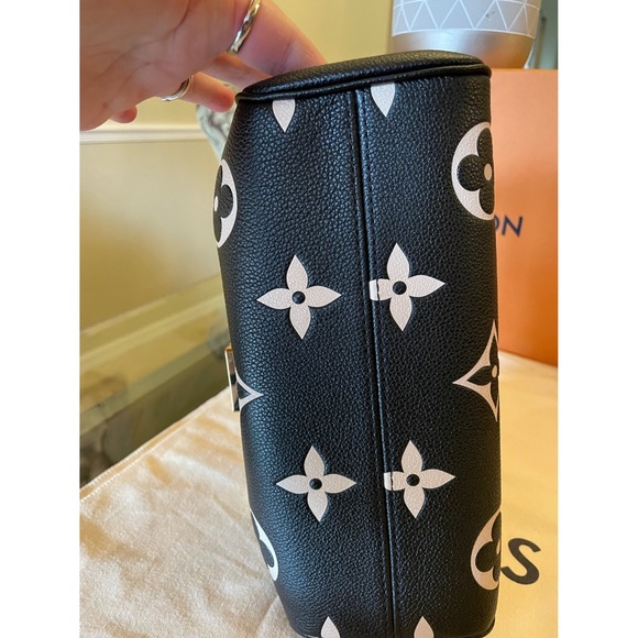 EXCLUSIVE LV SET - MAKE ME AN OFFER - Picture 5 of 6